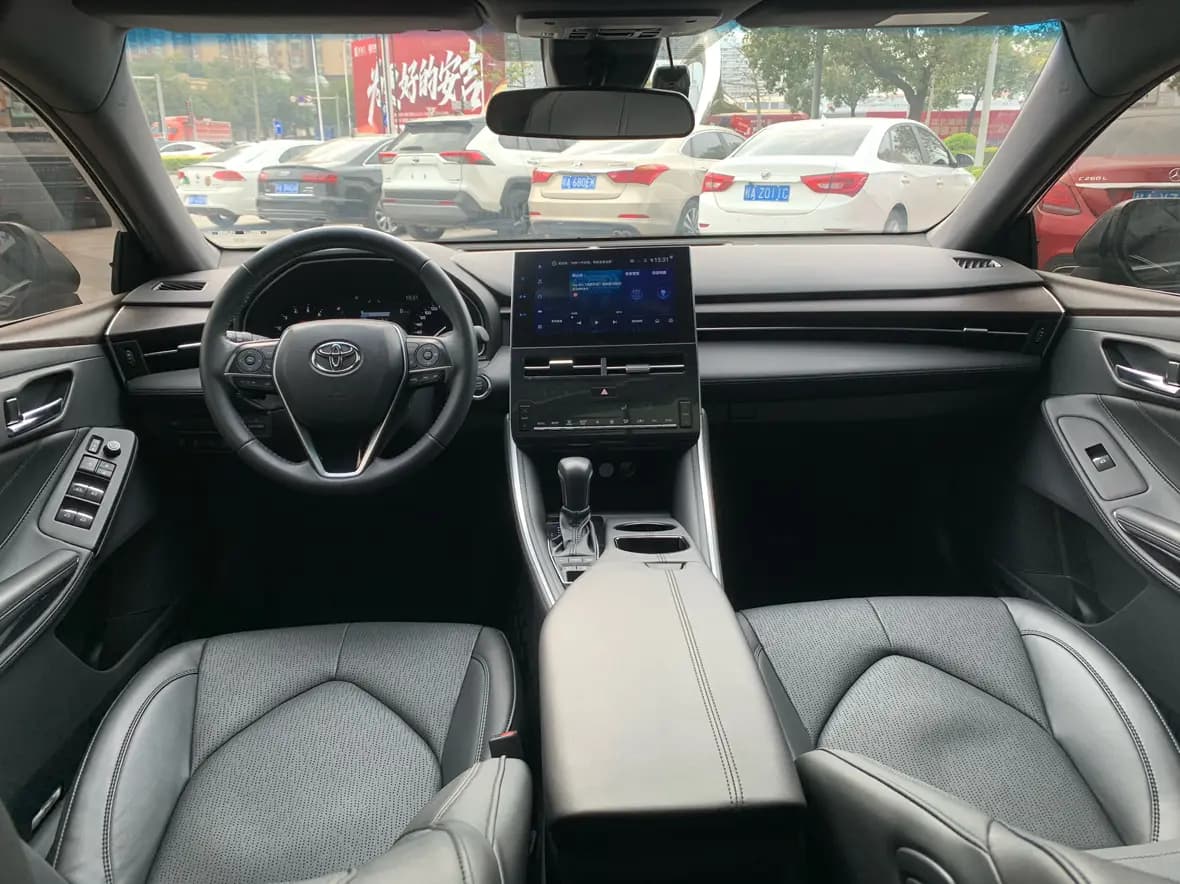 Toyota Avalon 2023 г. 33000 км. — фото 12