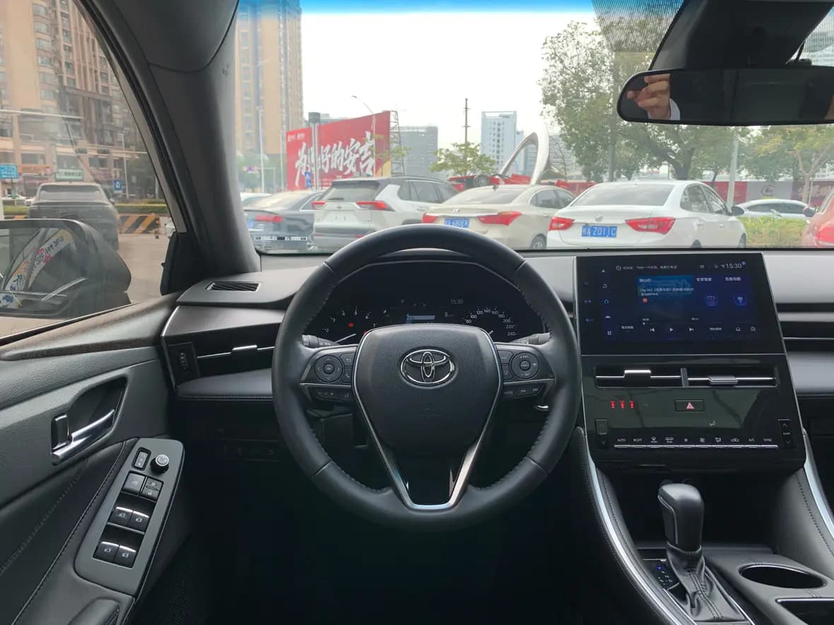 Toyota Avalon 2023 г. 33000 км. — фото 15