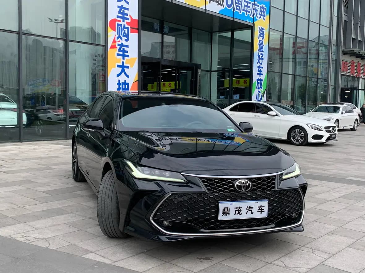 Toyota Avalon 2023 г. 33000 км. — фото 3