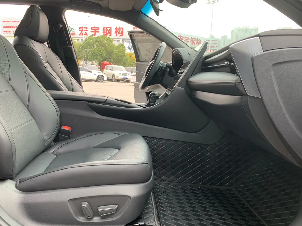 Toyota Avalon 2023 г. 33000 км. — фото 23
