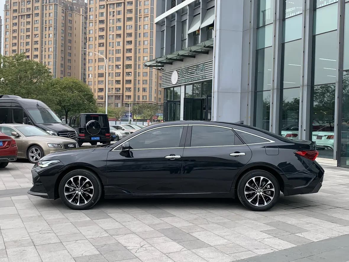 Toyota Avalon 2023 г. 33000 км. — фото 4