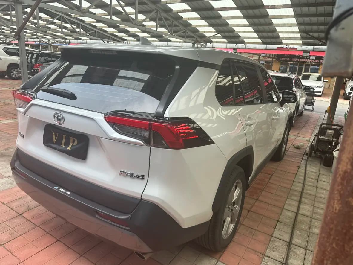 Toyota RAV4 2023 г. 36025 км. — фото 4