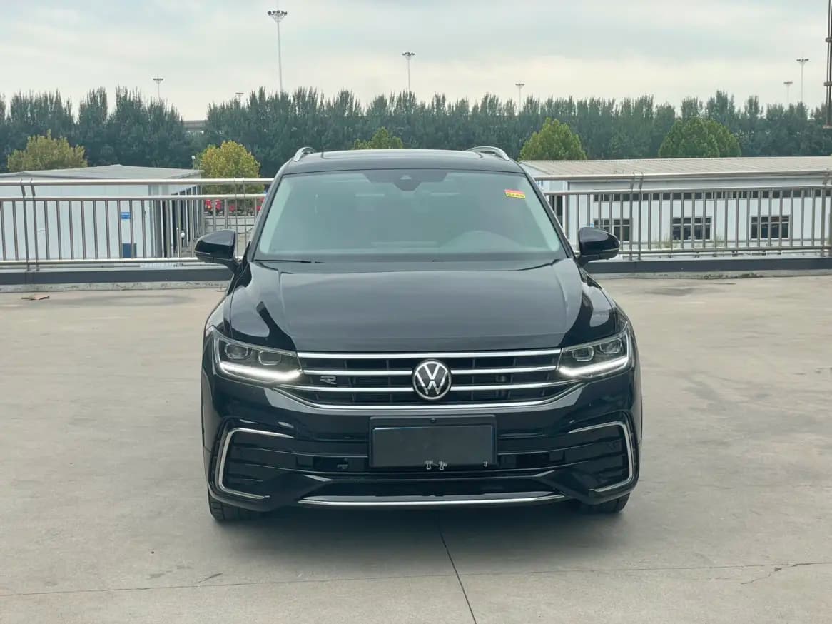 Volkswagen Tiguan L 2023 г. 15117 км. — фото 2