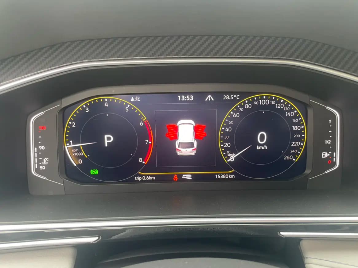 Volkswagen Tiguan L 2023 г. 15117 км. — фото 13