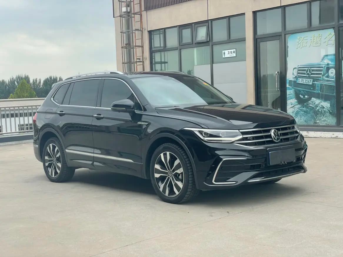 Volkswagen Tiguan L 2023 г. 15117 км. — фото 3
