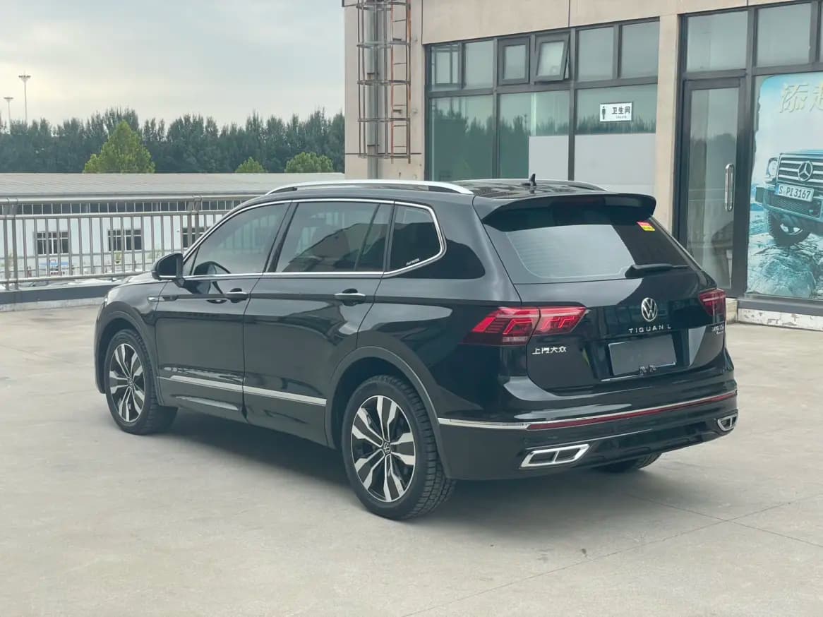 Volkswagen Tiguan L 2023 г. 15117 км. — фото 4