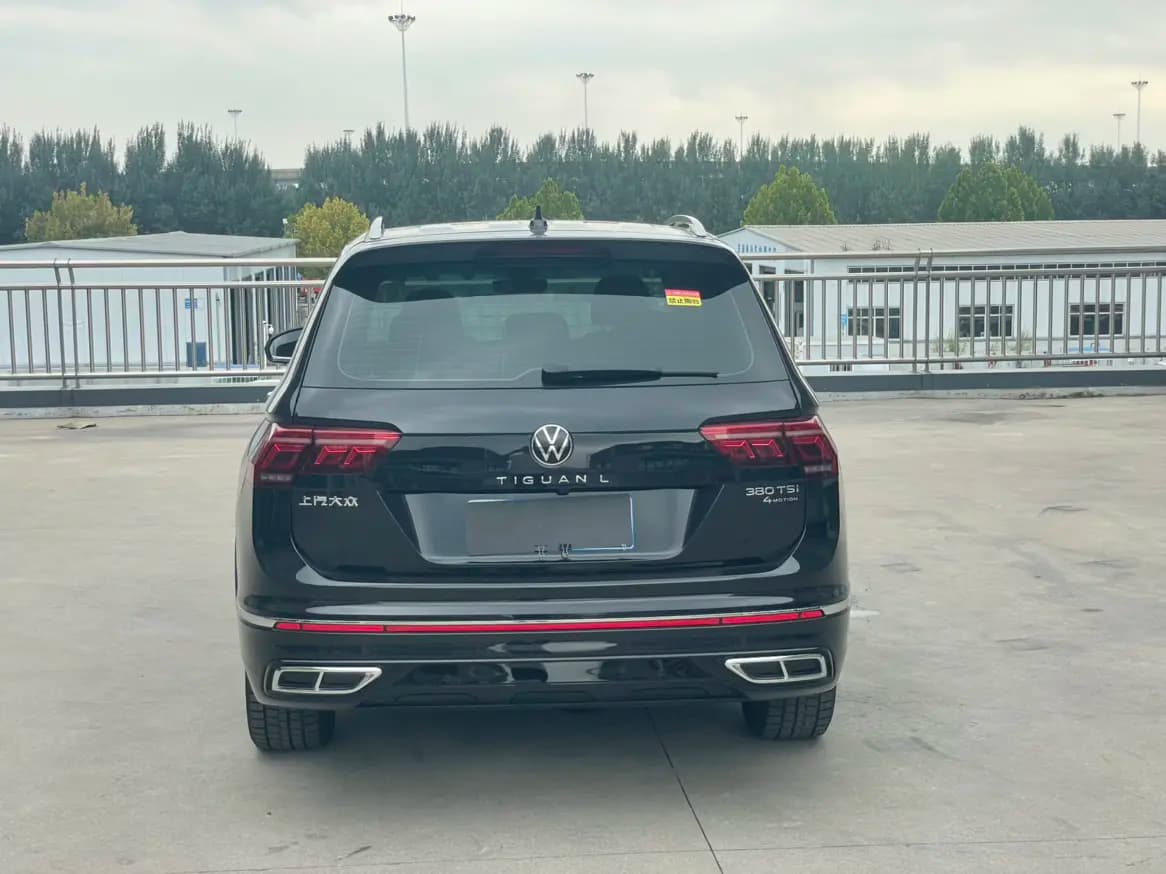 Volkswagen Tiguan L 2023 г. 15117 км. — фото 5