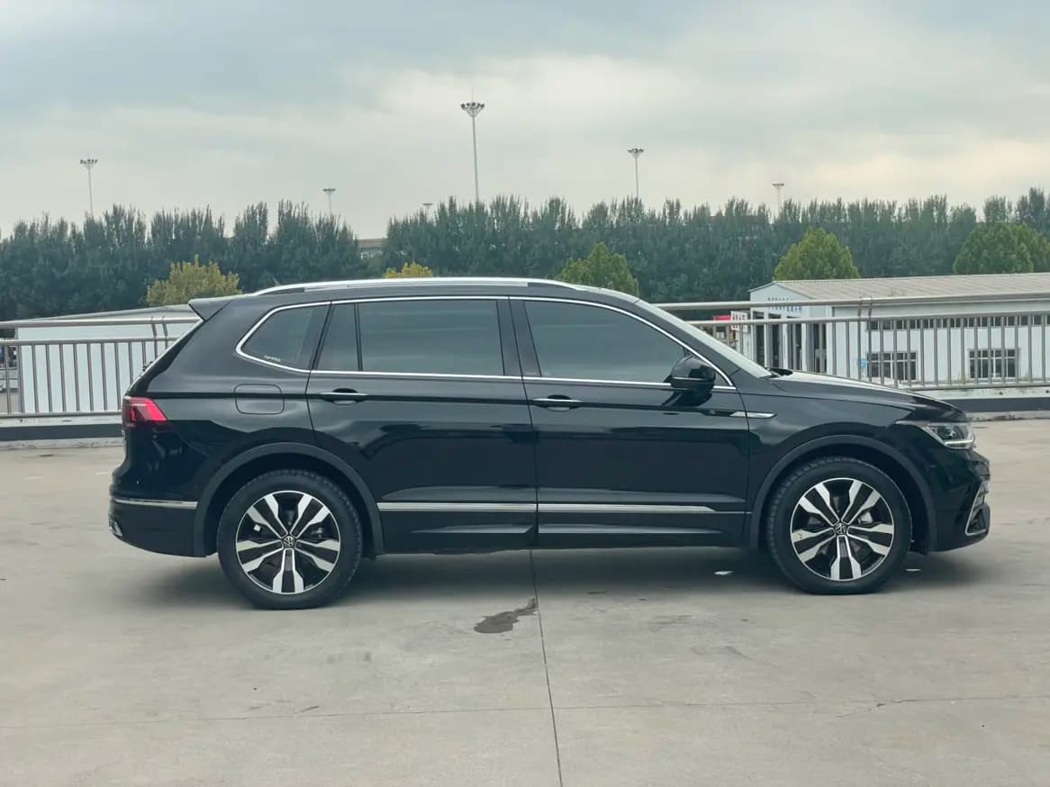 Volkswagen Tiguan L 2023 г. 15117 км. — фото 7