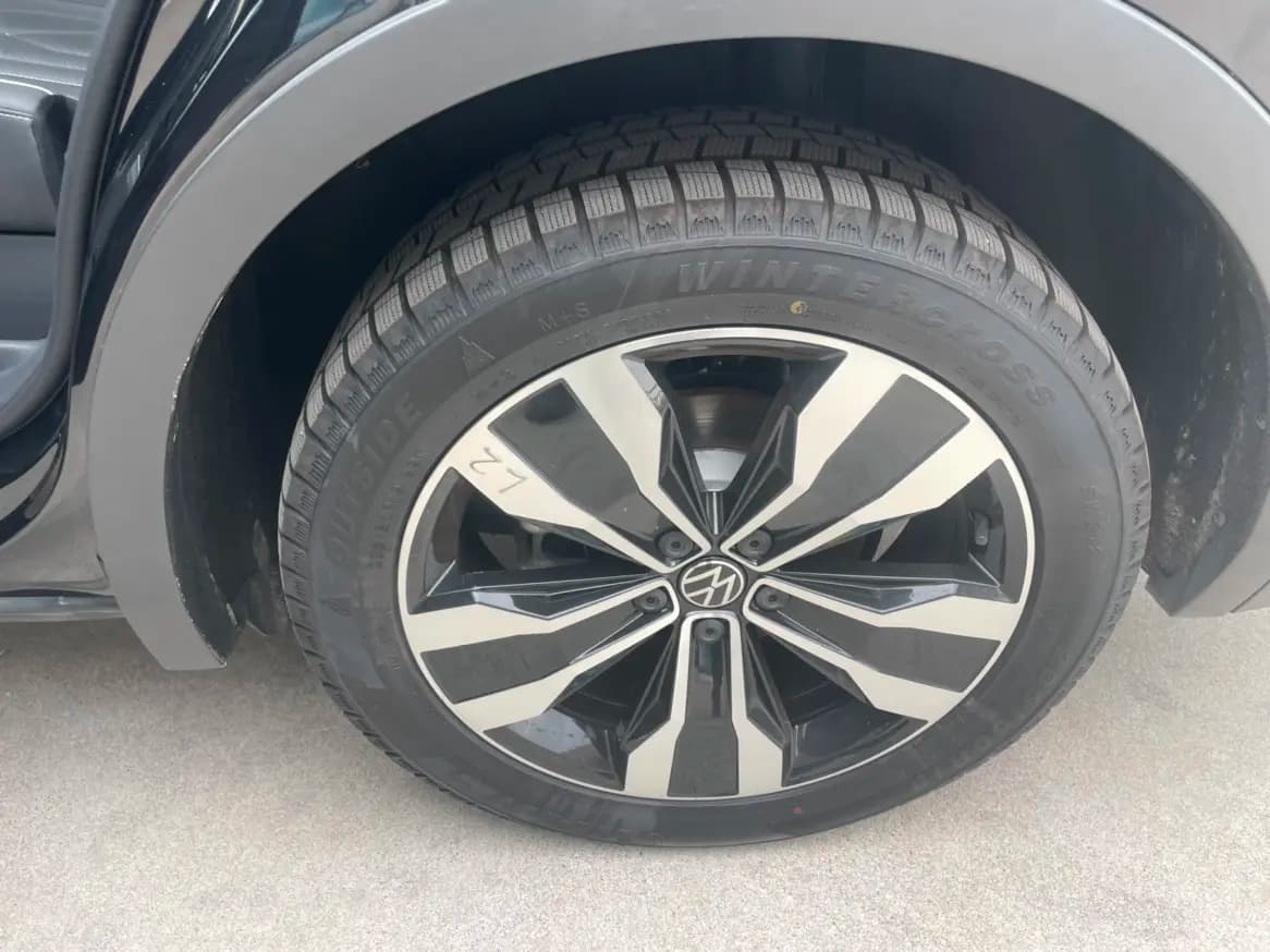 Volkswagen Tiguan L 2023 г. 15117 км. — фото 8