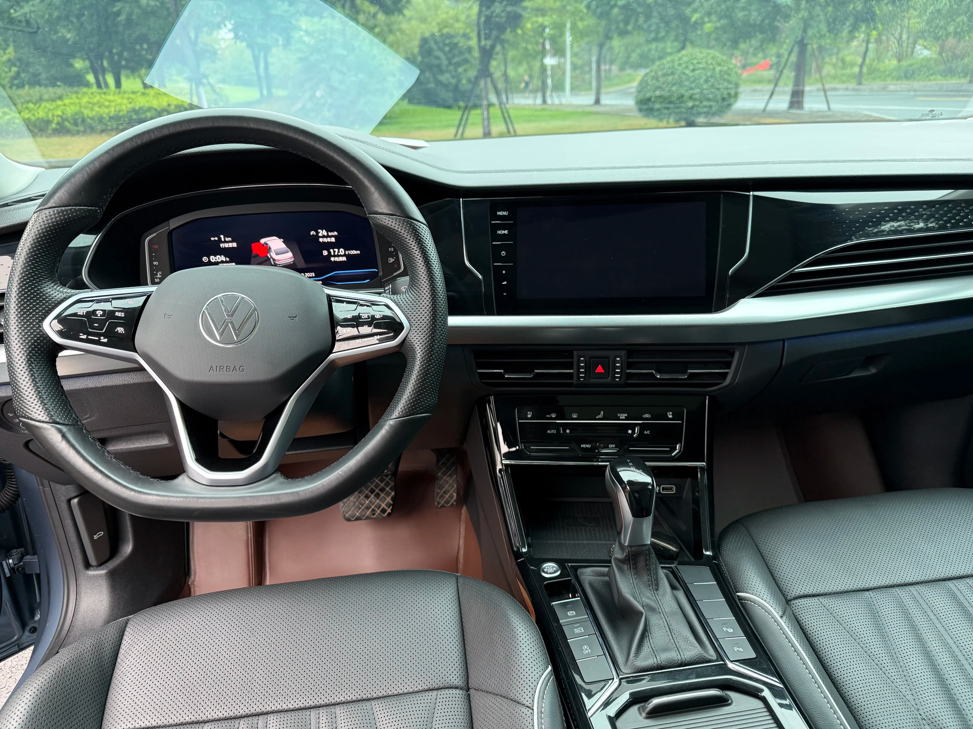 Volkswagen Passat 2023 г. 48998 км. — фото 12