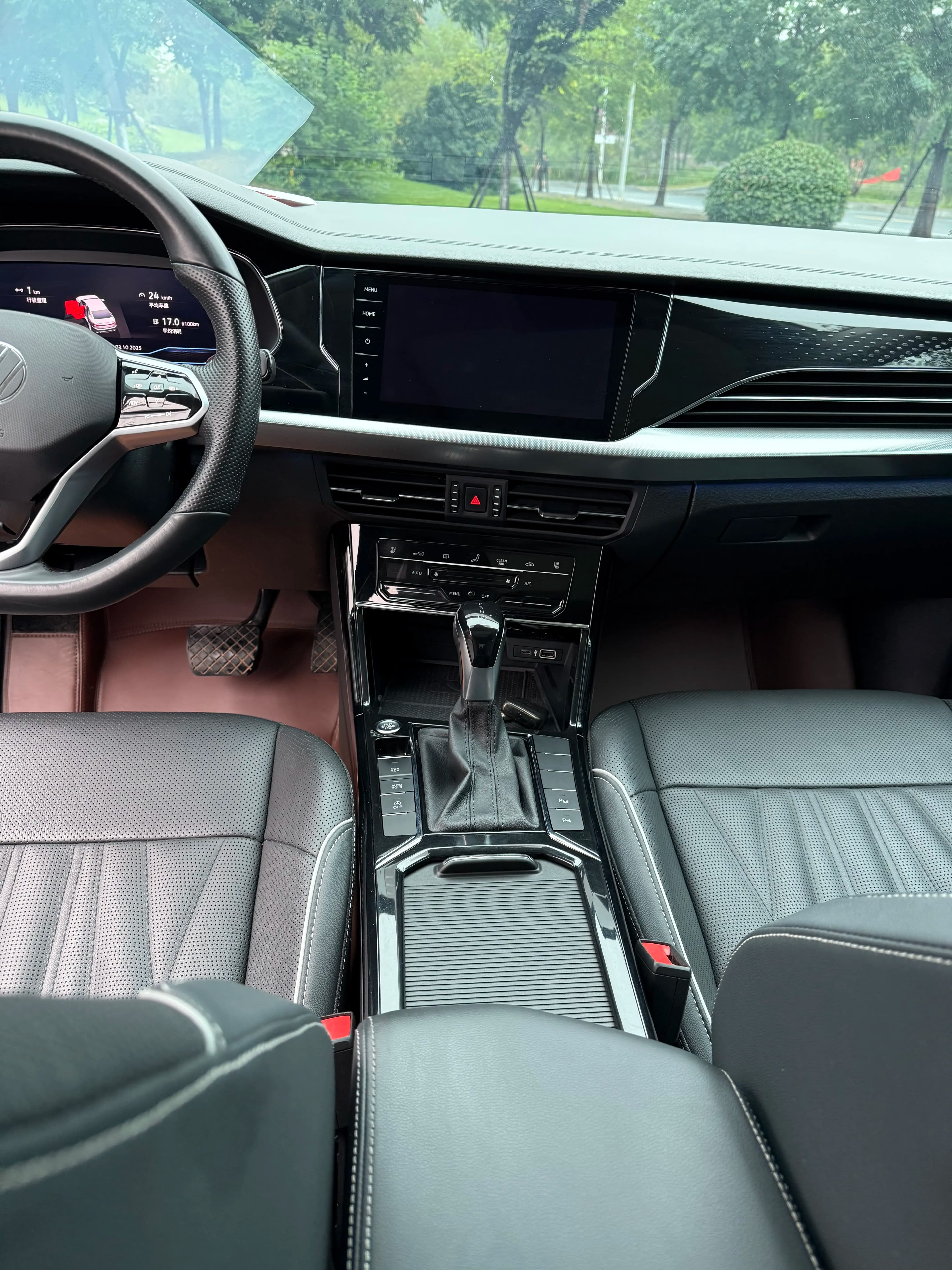 Volkswagen Passat 2023 г. 48998 км. — фото 10
