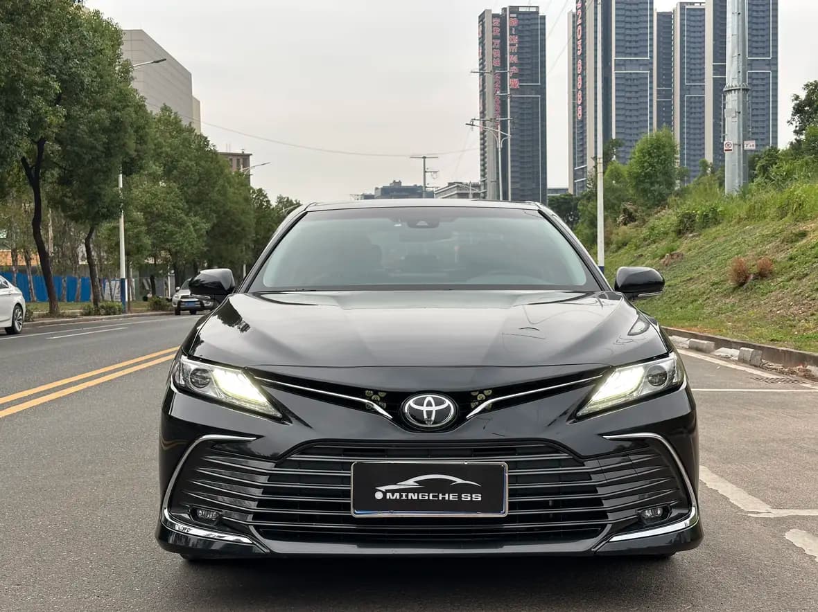 Toyota Camry 2021 г. 72387 км. — фото 2