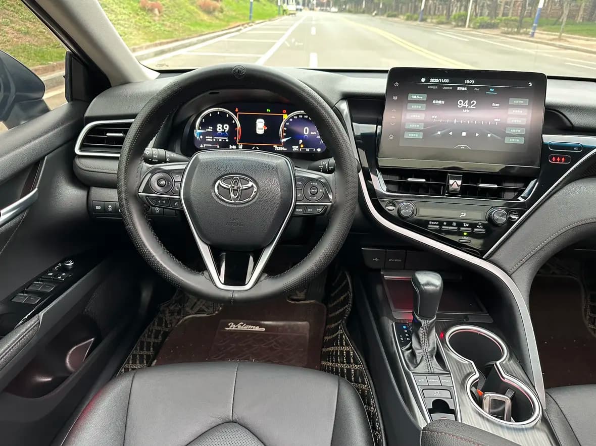 Toyota Camry 2021 г. 72387 км. — фото 13