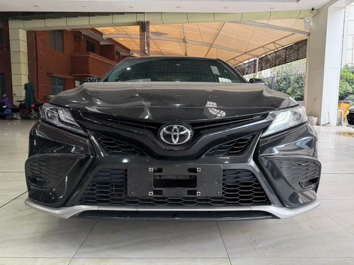 Toyota Camry 2022 г. 48088 км. — фото 2
