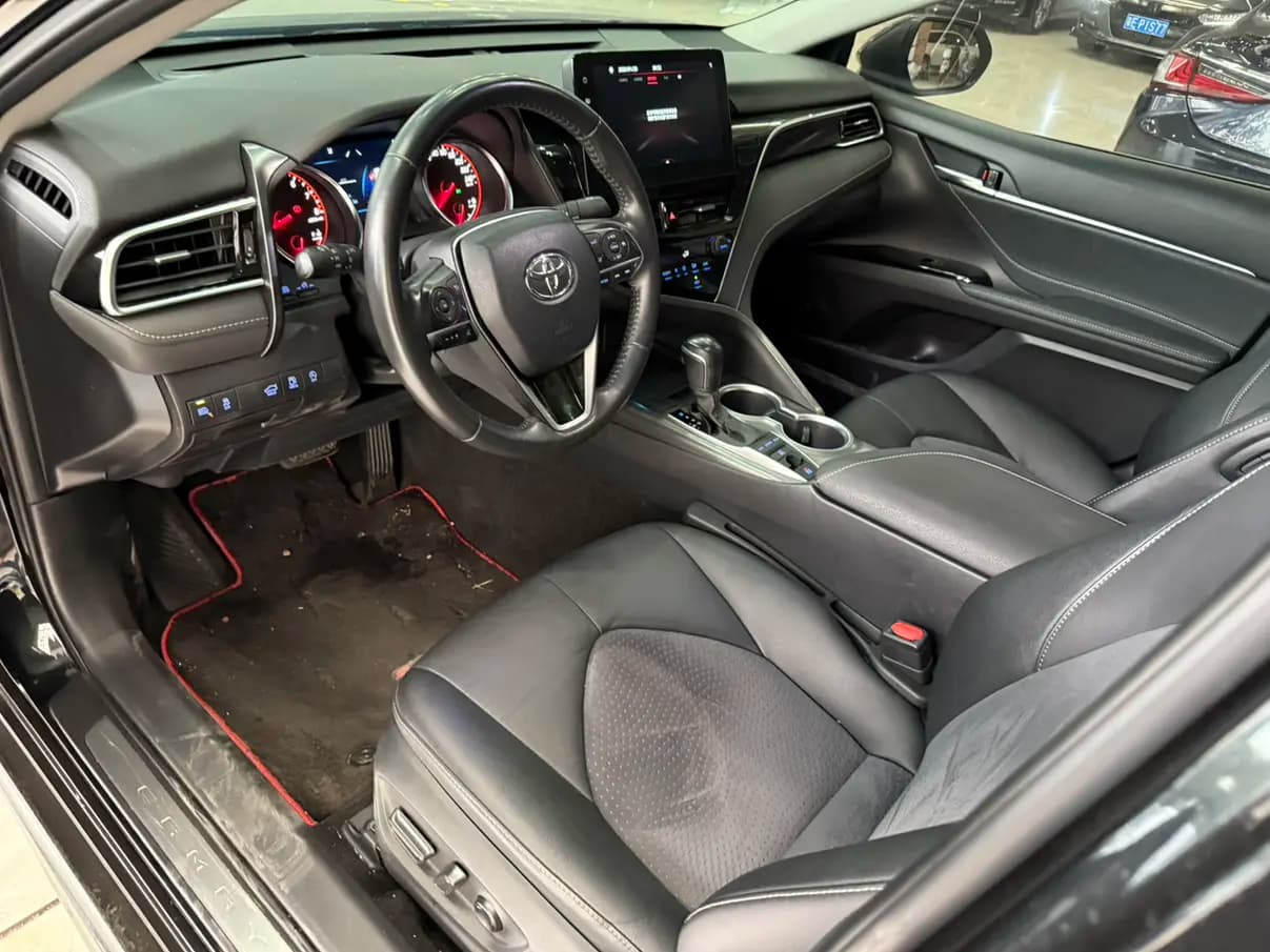 Toyota Camry 2022 г. 48088 км. — фото 12