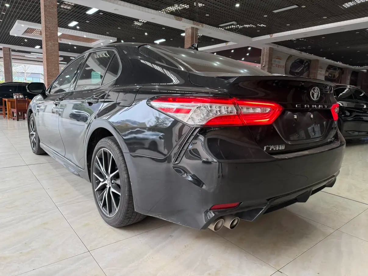 Toyota Camry 2022 г. 48088 км. — фото 4