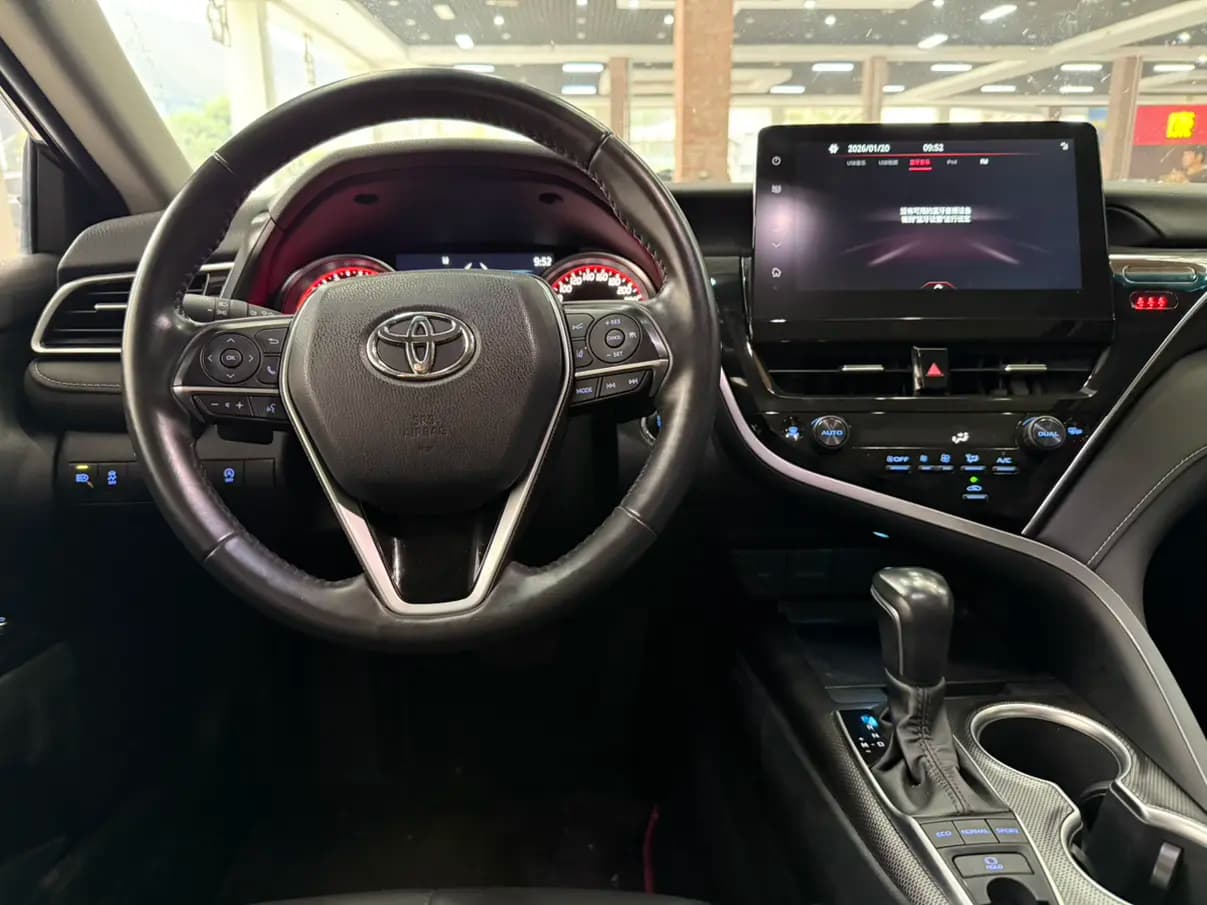 Toyota Camry 2022 г. 48088 км. — фото 9