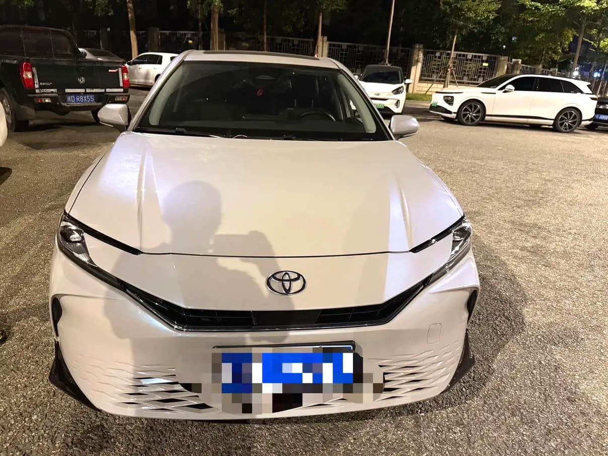 Toyota Camry 2024 г. 12089 км. — фото 2