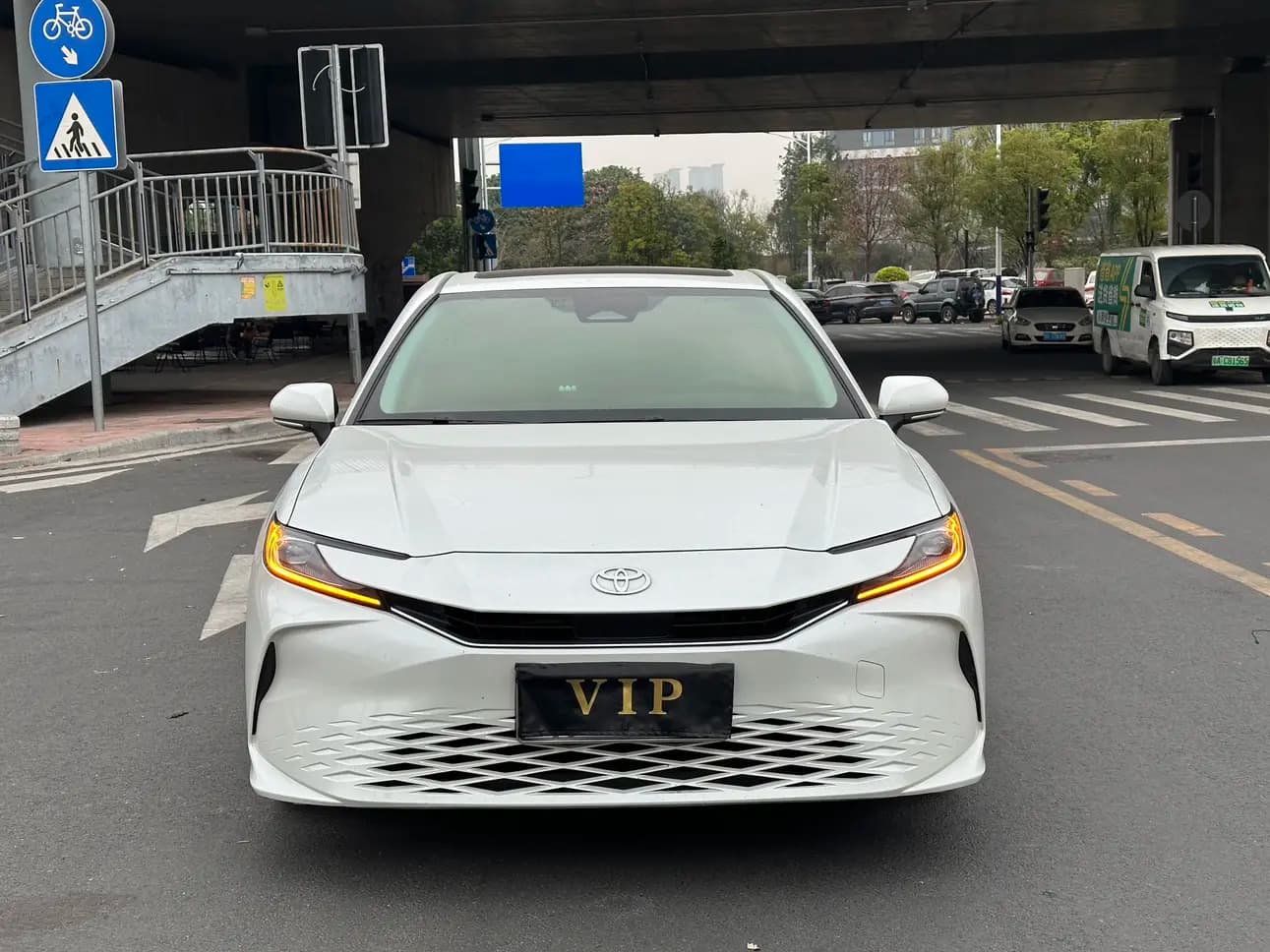 Toyota Camry 2024 г. 37090 км. — фото 2
