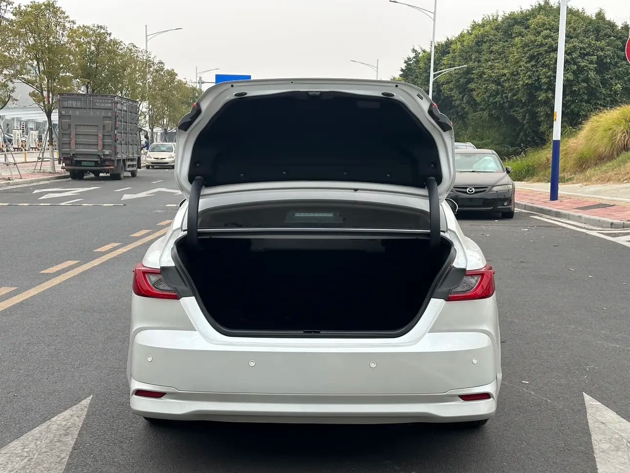 Toyota Camry 2024 г. 37090 км. — фото 11
