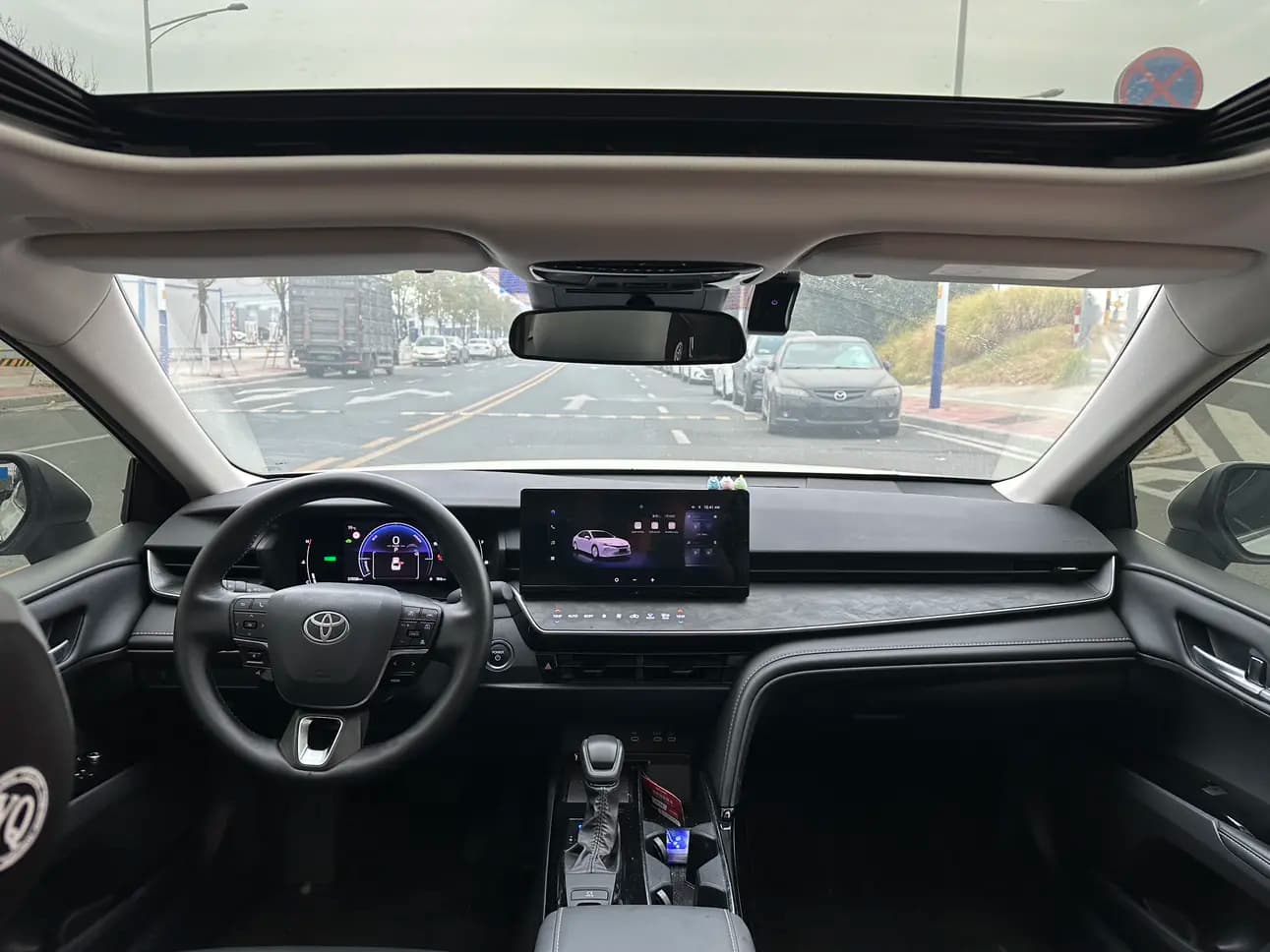 Toyota Camry 2024 г. 37090 км. — фото 16