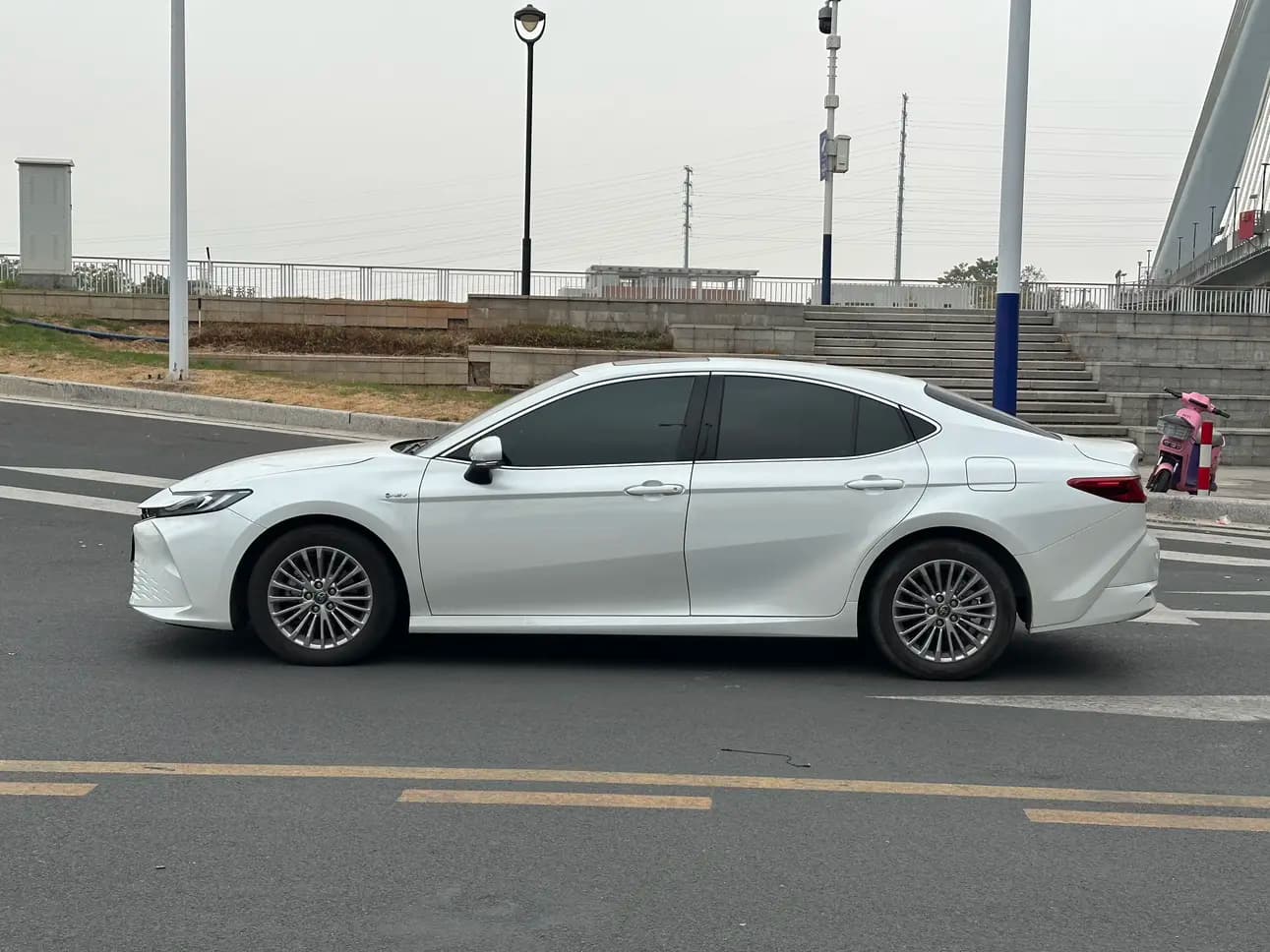 Toyota Camry 2024 г. 37090 км. — фото 4