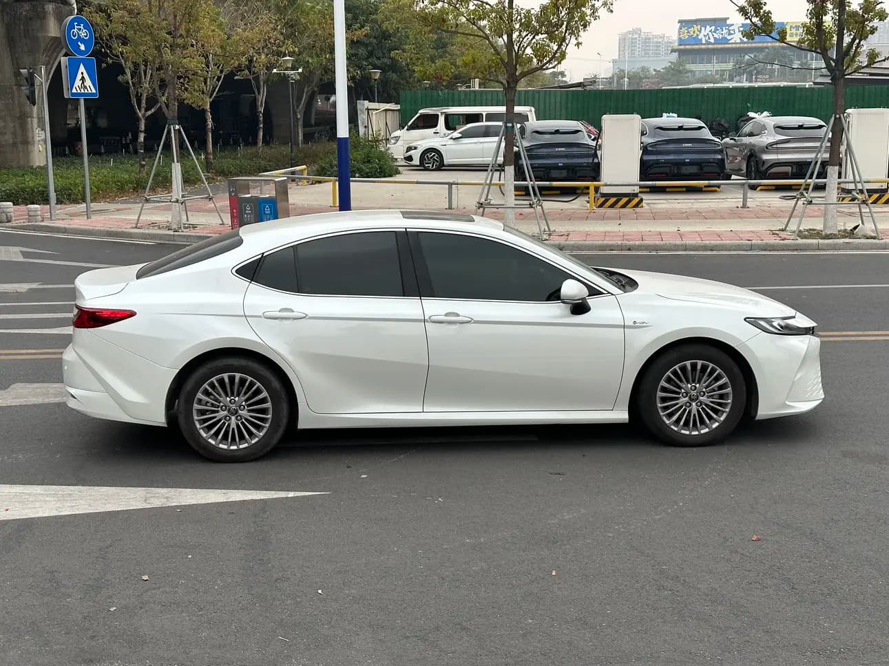 Toyota Camry 2024 г. 37090 км. — фото 8