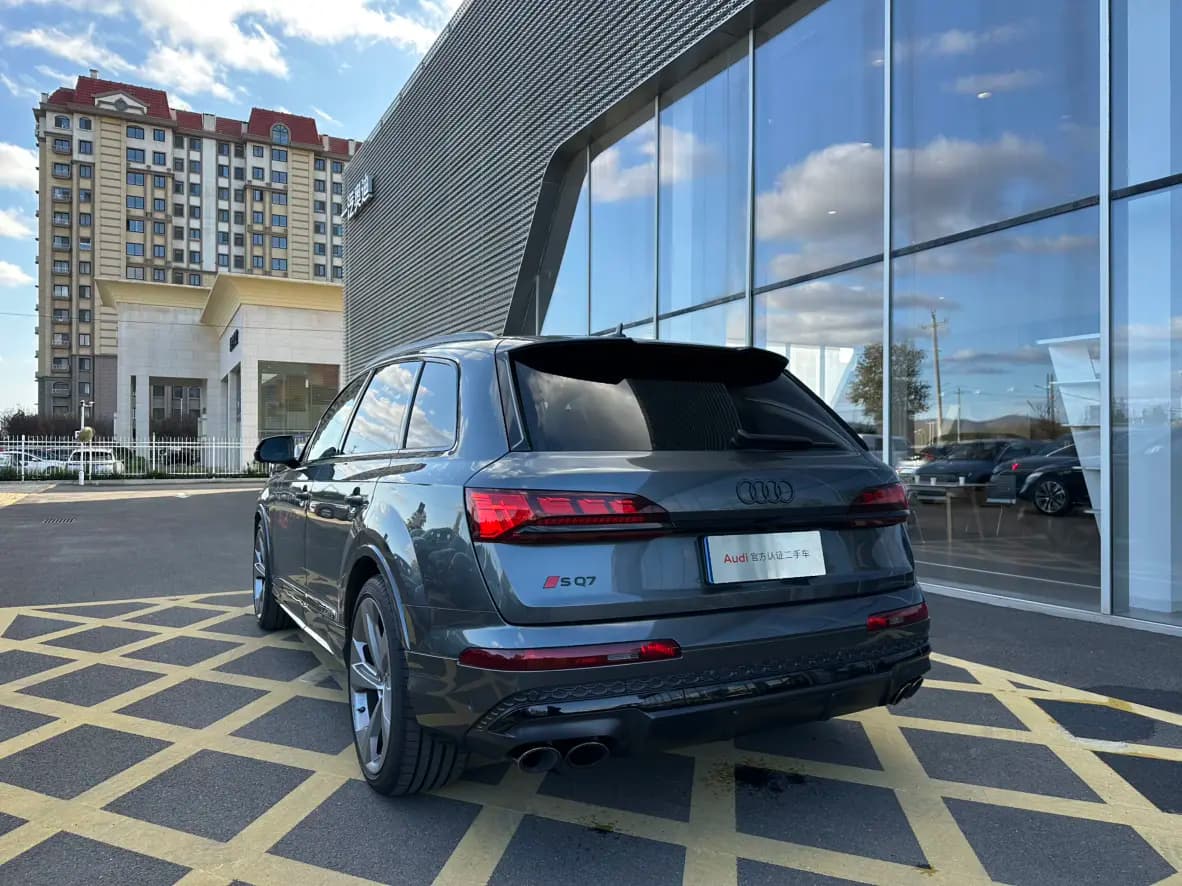 Audi SQ7 2024 г. 2141 км. — фото 4
