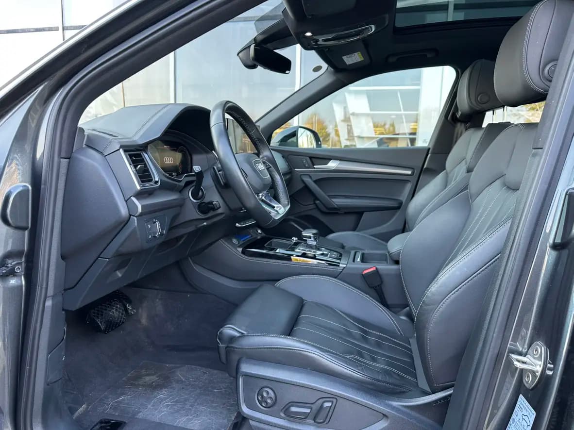 Audi Q5L 2023 г. 46089 км. — фото 14