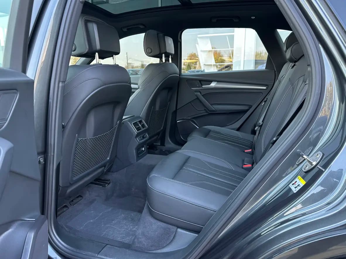 Audi Q5L 2023 г. 46089 км. — фото 15