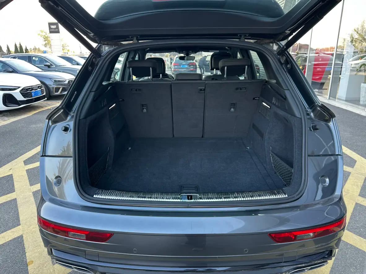 Audi Q5L 2023 г. 46089 км. — фото 16