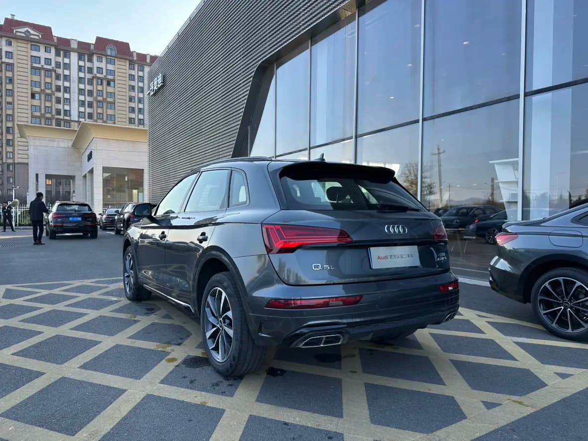 Audi Q5L 2023 г. 46089 км. — фото 4