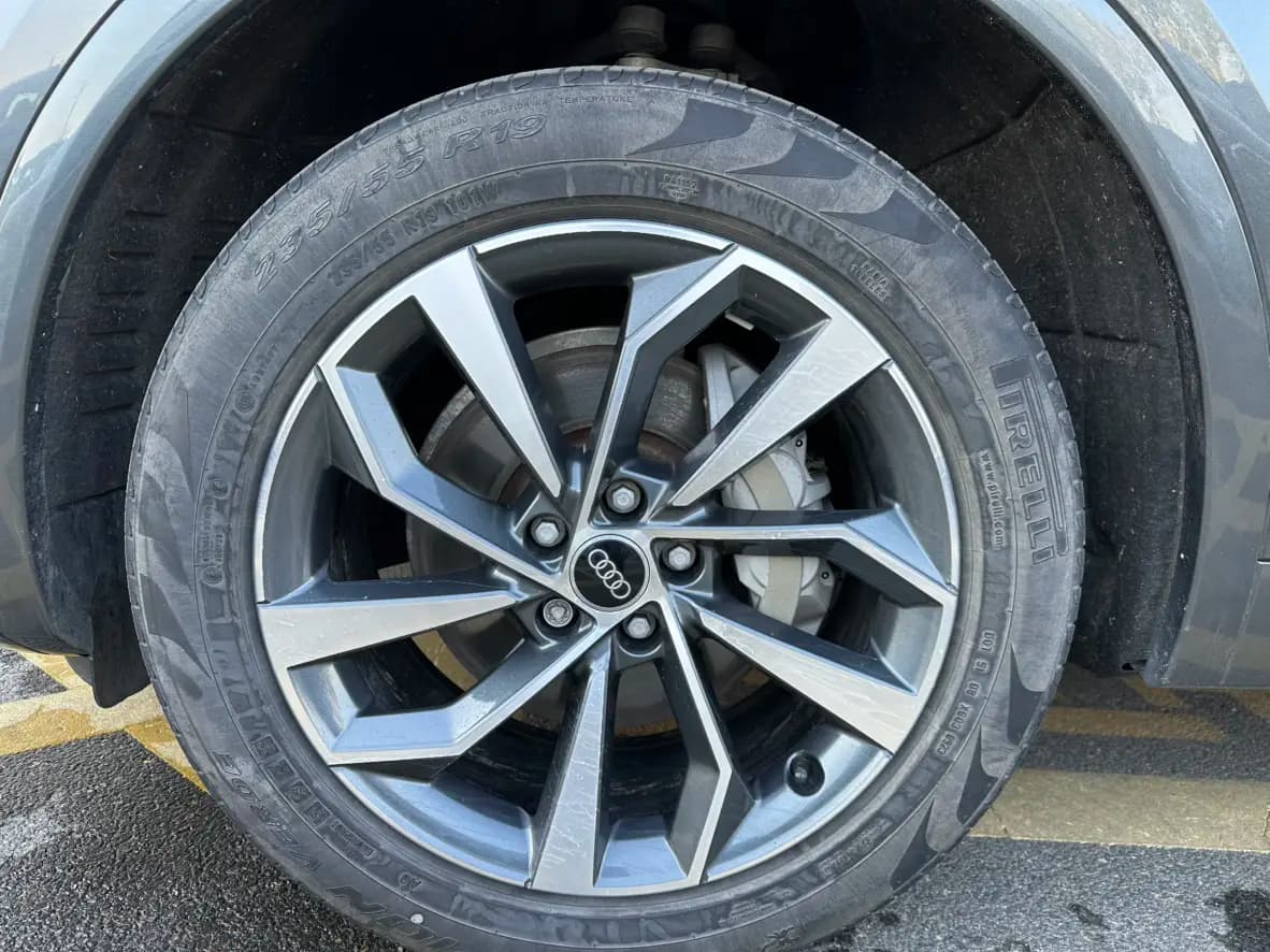 Audi Q5L 2023 г. 46089 км. — фото 6