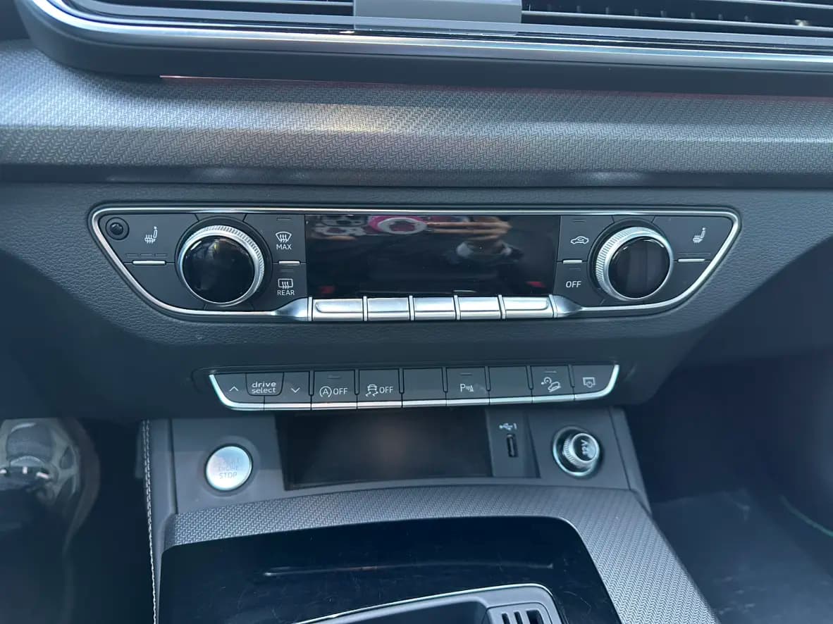 Audi Q5L 2023 г. 46089 км. — фото 8