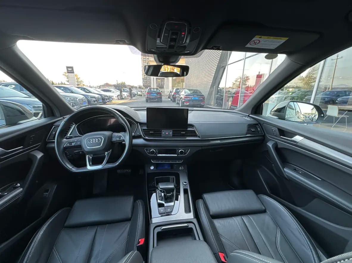 Audi Q5L 2023 г. 46089 км. — фото 10