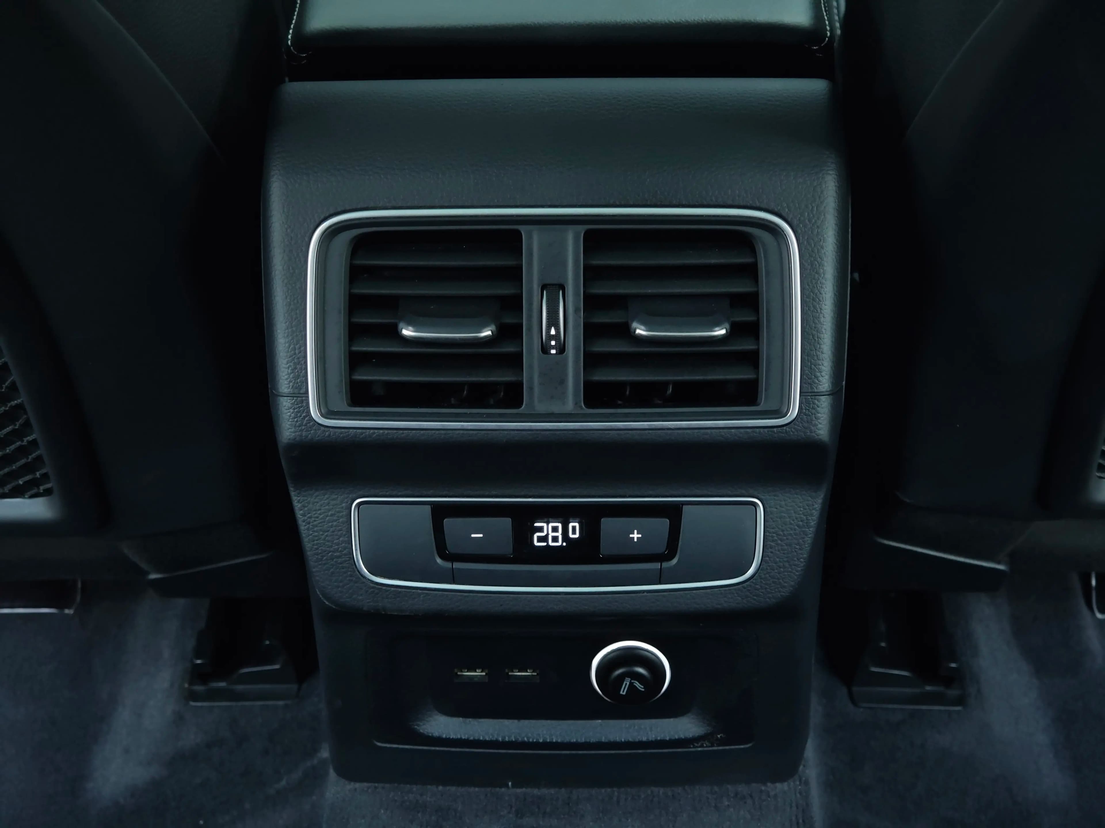 Audi Q5L 2021 г. 63099 км. — фото 19