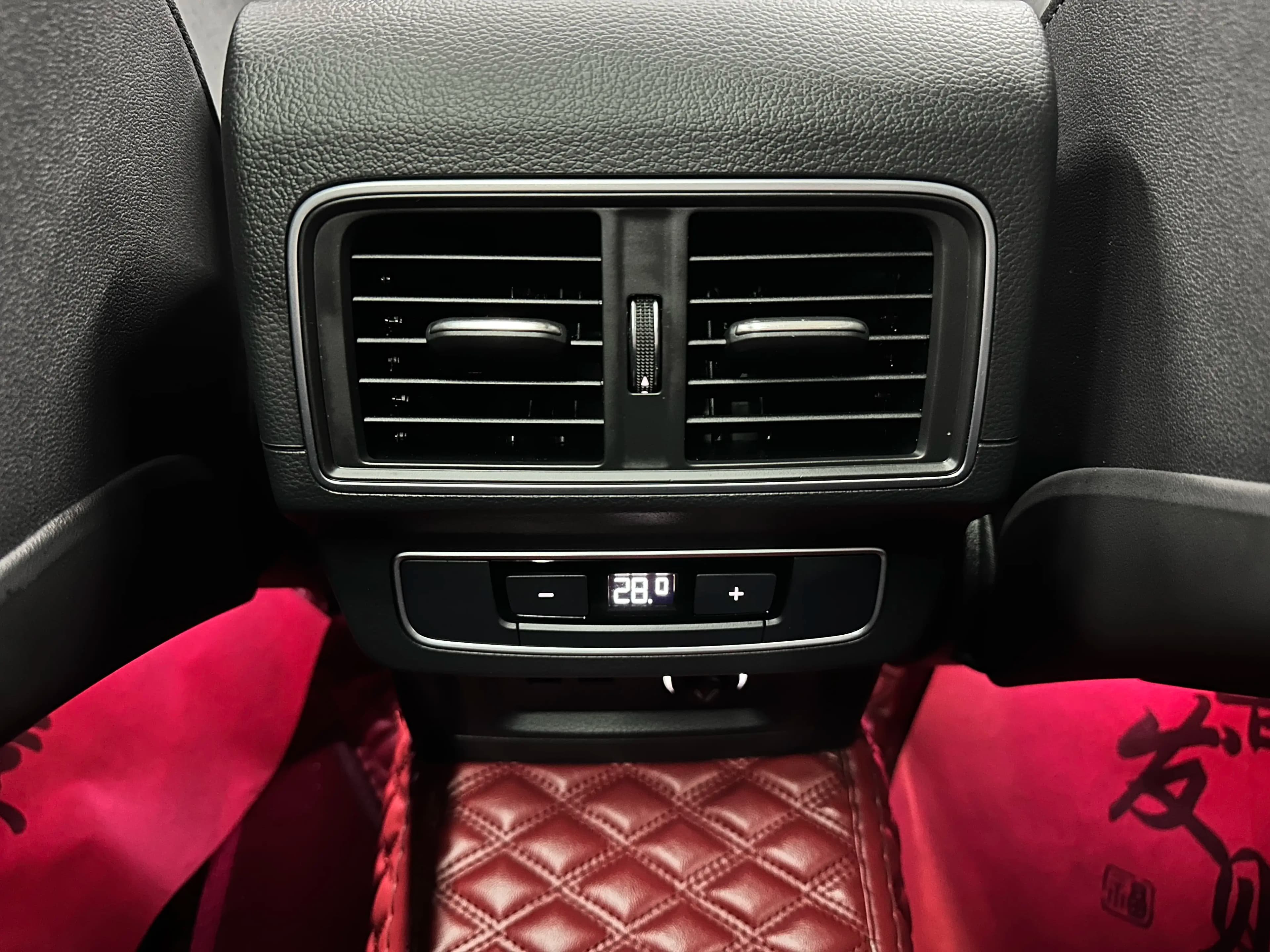 Audi Q5L 2023 г. 41109 км. — фото 13
