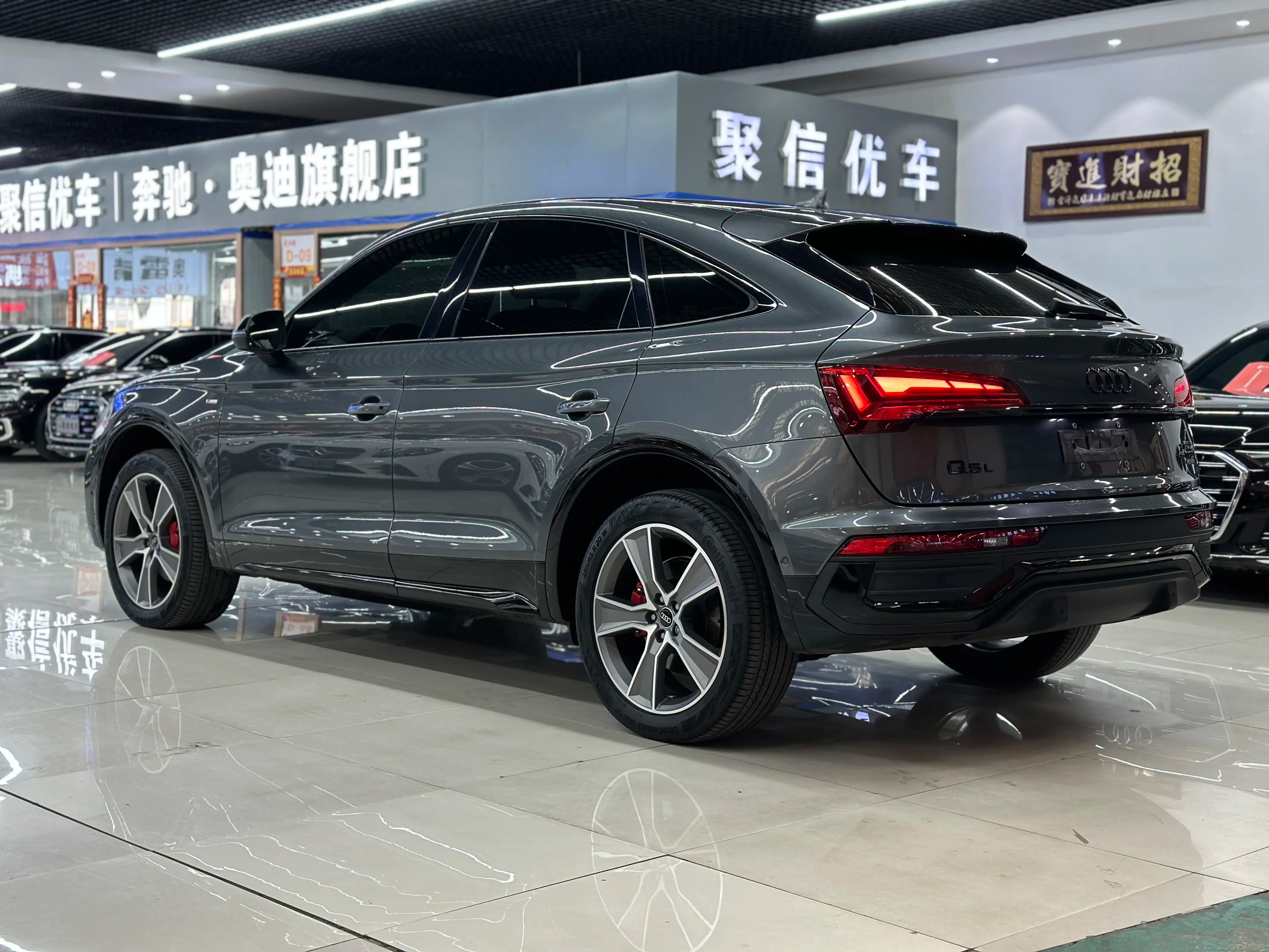 Audi Q5L 2023 г. 41109 км. — фото 4