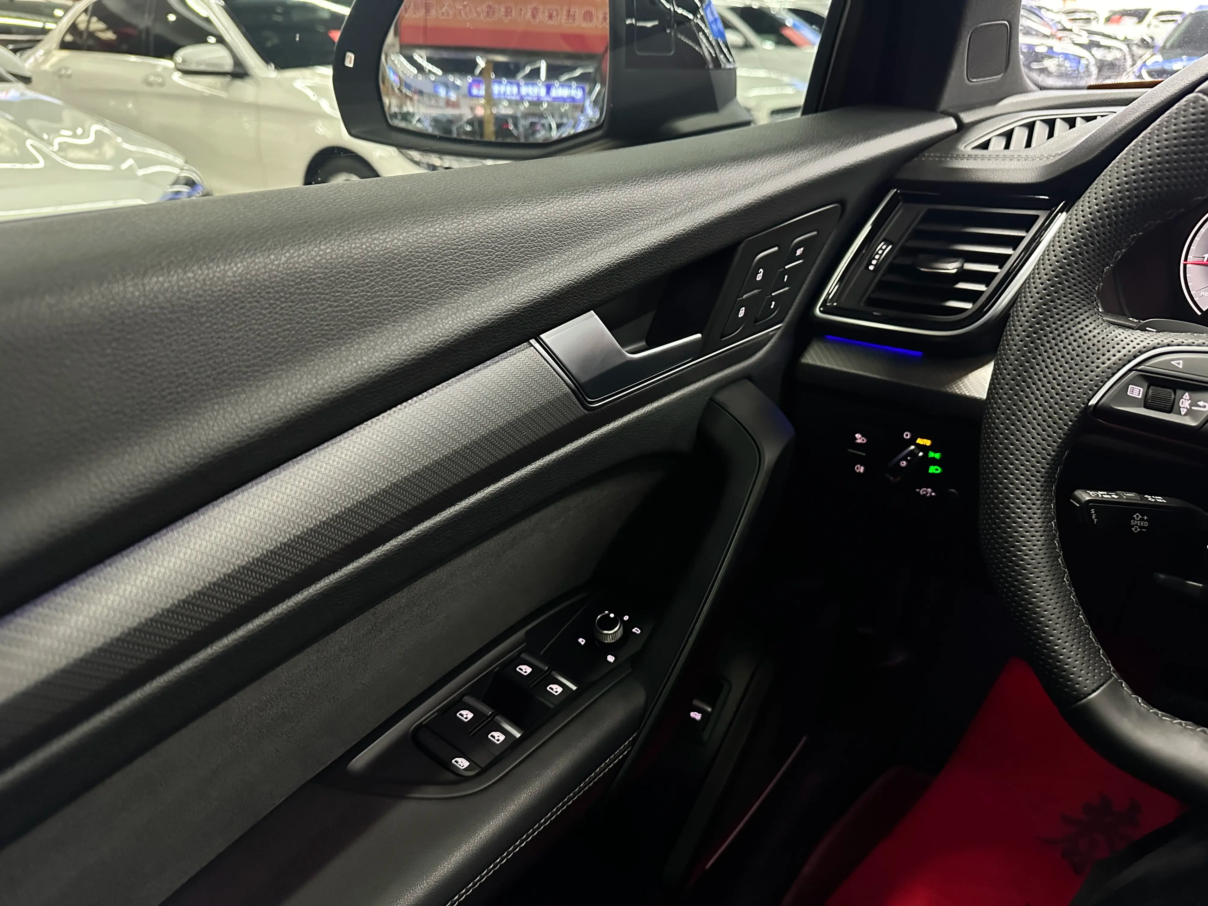 Audi Q5L 2023 г. 41109 км. — фото 10