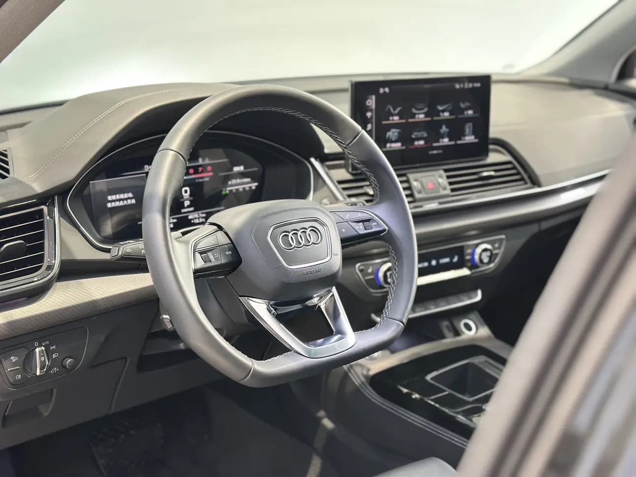 Audi Q5L 2022 г. 36110 км. — фото 16