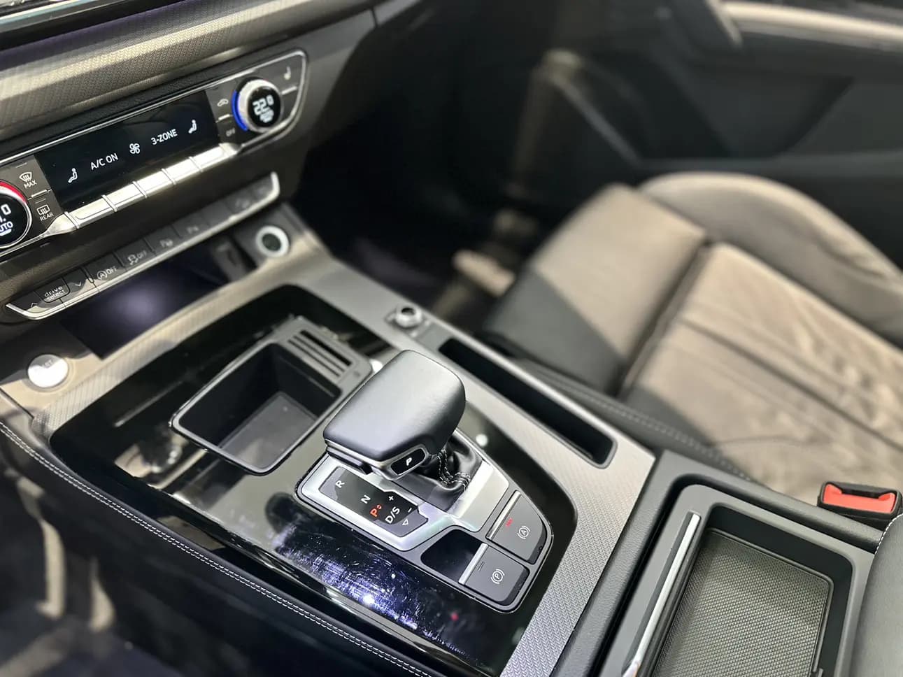 Audi Q5L 2022 г. 36110 км. — фото 17