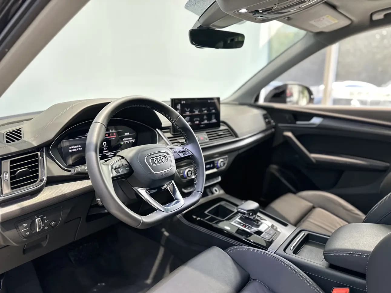 Audi Q5L 2022 г. 36110 км. — фото 18