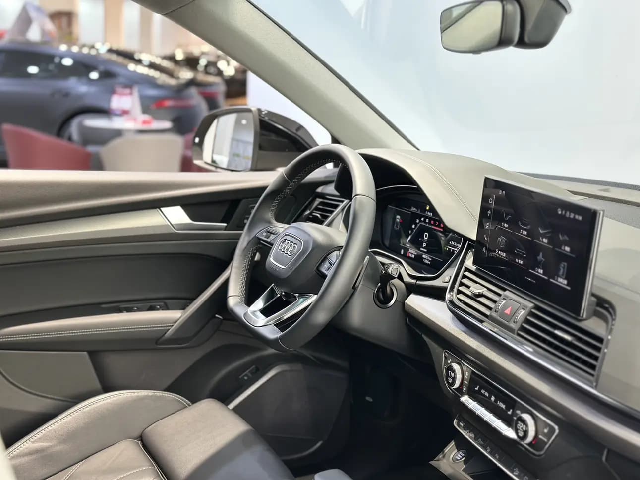 Audi Q5L 2022 г. 36110 км. — фото 19