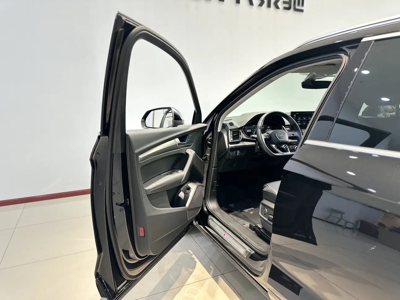 Audi Q5L 2022 г. 36110 км. — фото 22