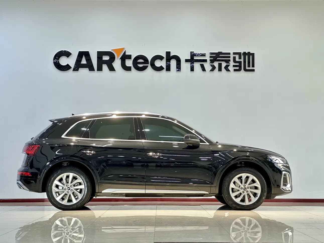 Audi Q5L 2022 г. 36110 км. — фото 8