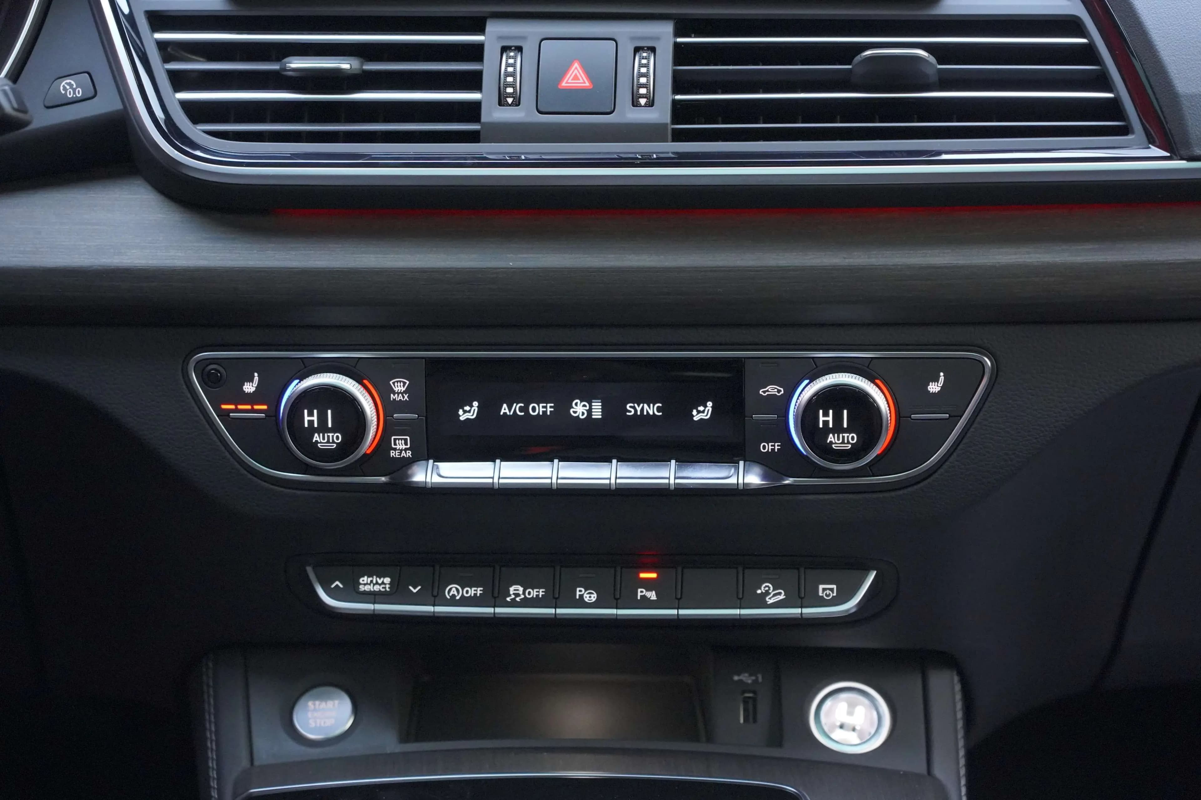 Audi Q5L 2024 г. 35124 км. — фото 13