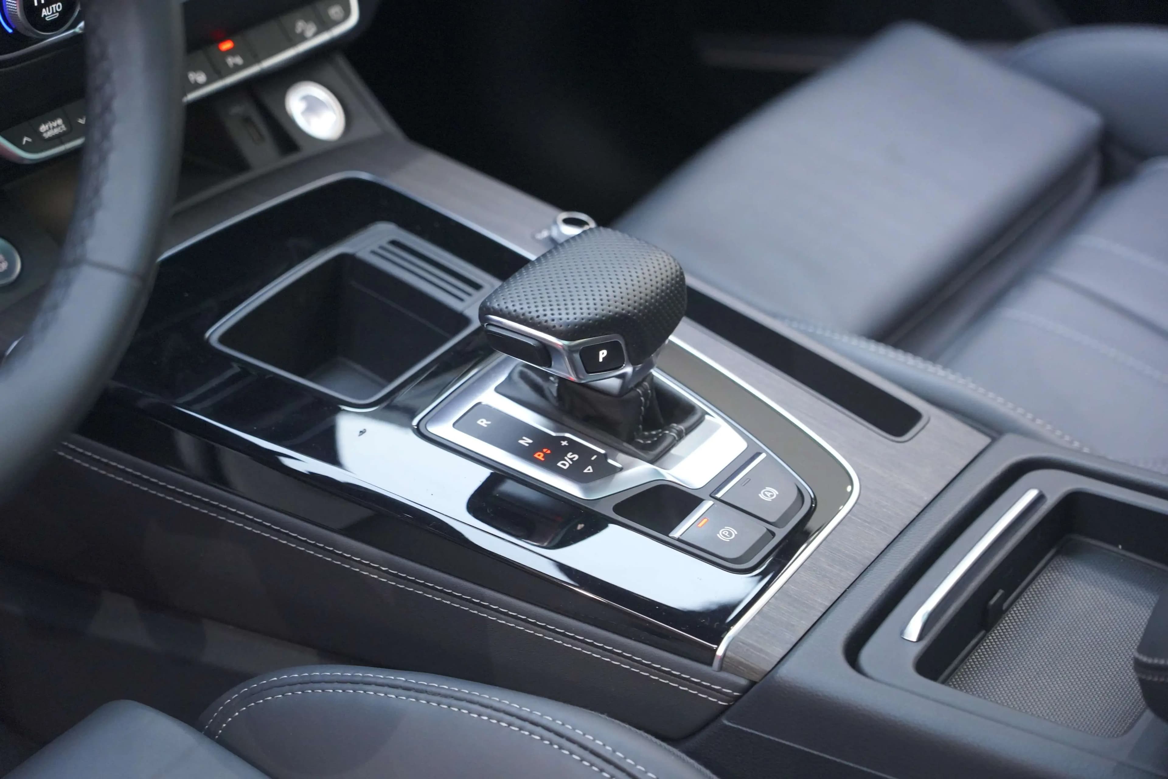 Audi Q5L 2024 г. 35124 км. — фото 16
