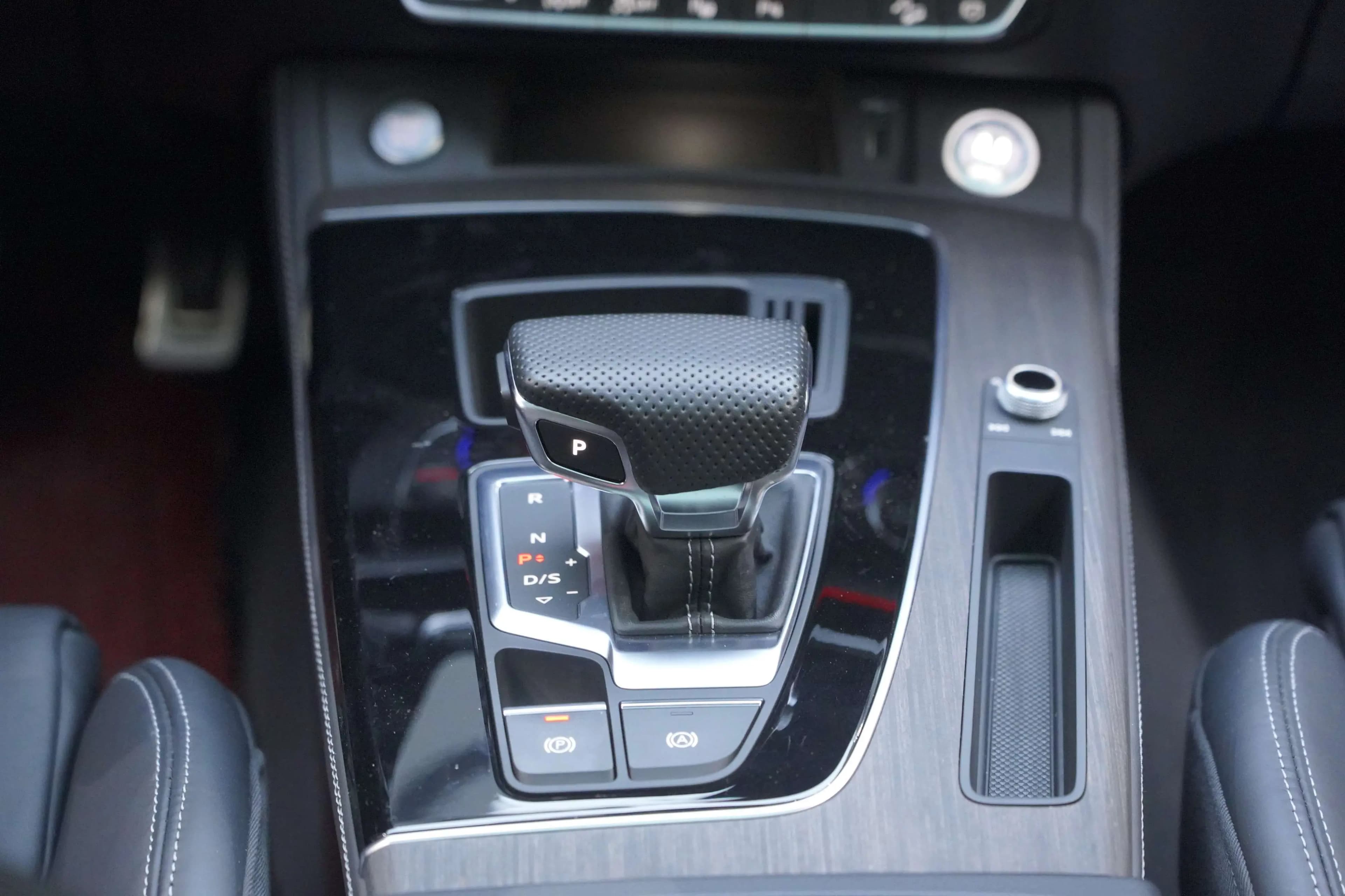 Audi Q5L 2024 г. 35124 км. — фото 18