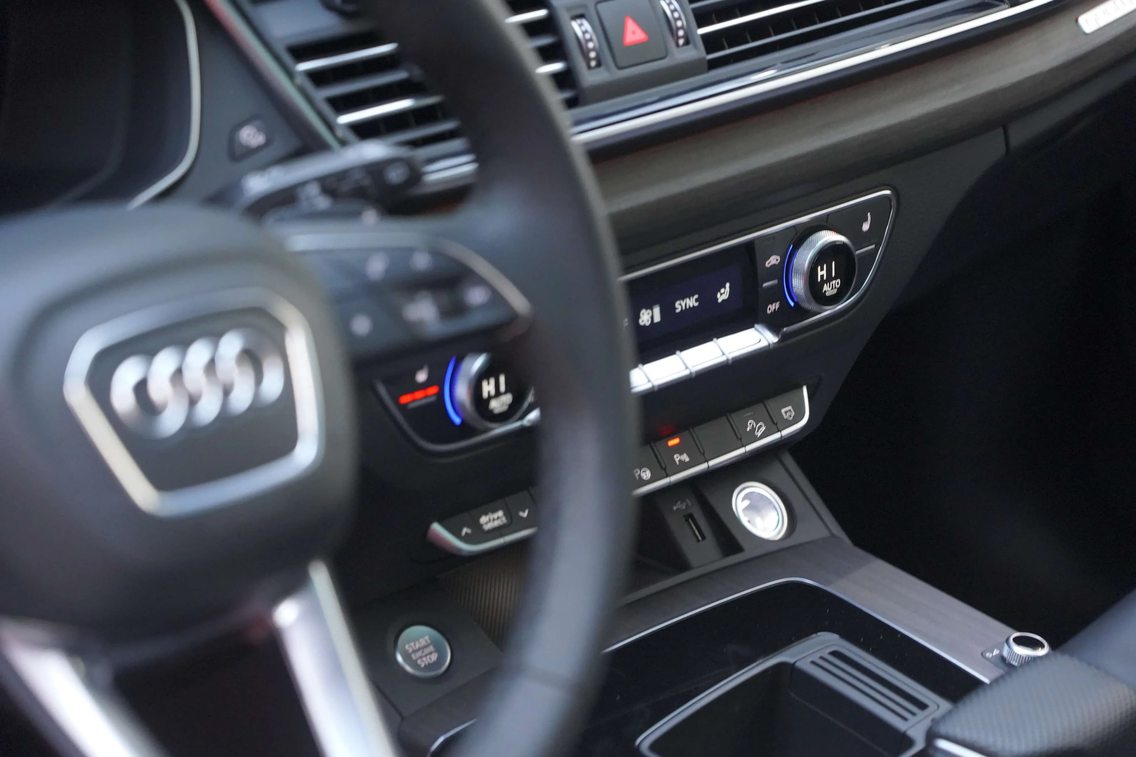 Audi Q5L 2024 г. 35124 км. — фото 19