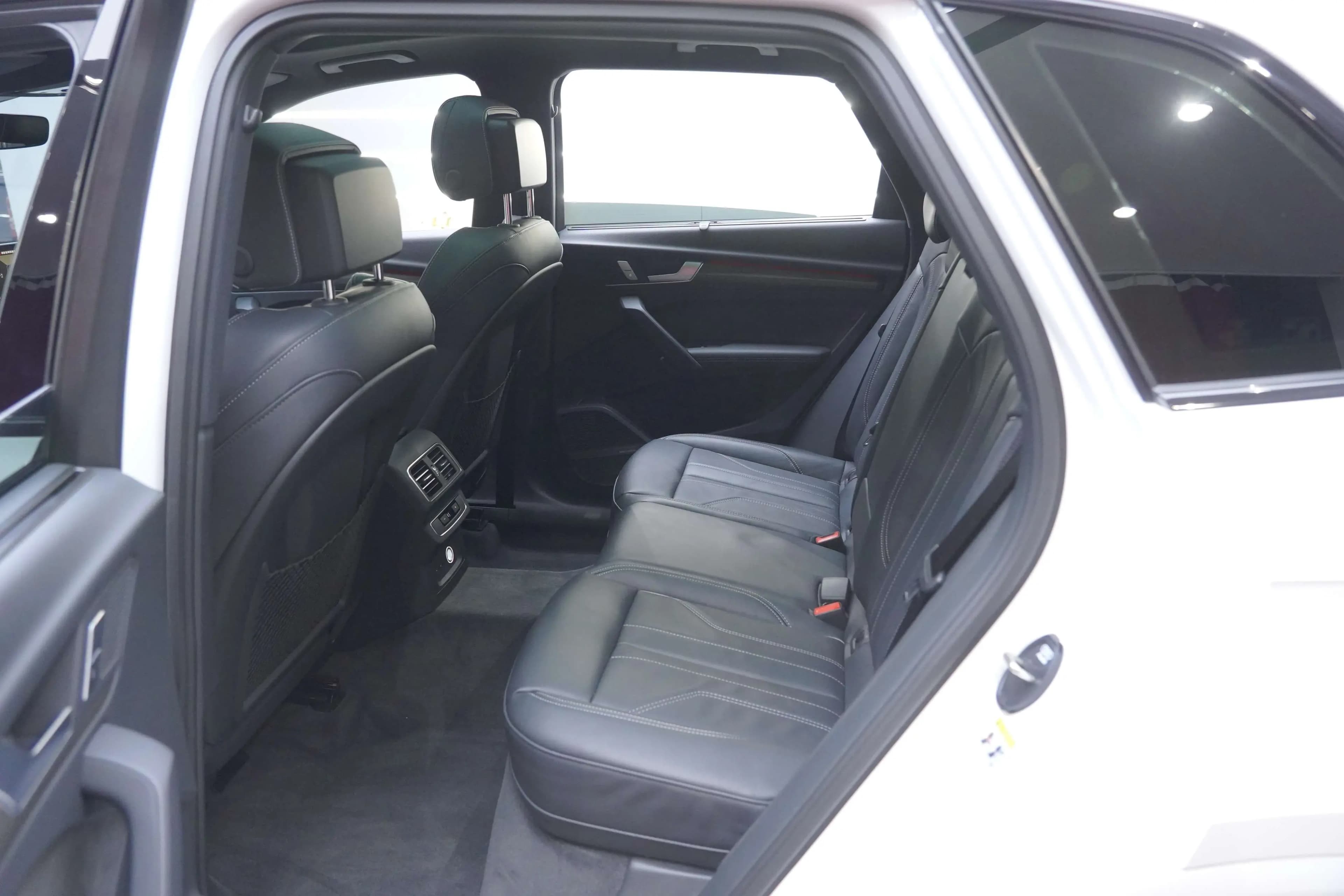 Audi Q5L 2024 г. 35124 км. — фото 21